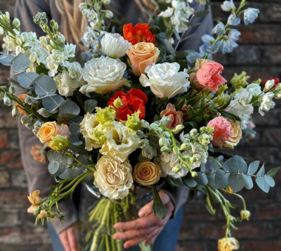 stunning seasonal blooms, delivery, Kent